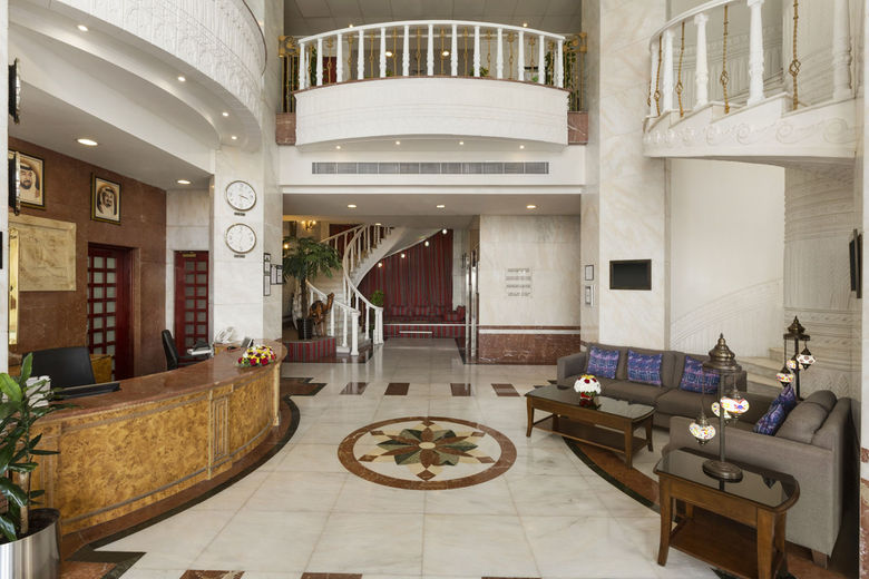 Ресепшен отеля "Ramada Beach" в Аджмане
