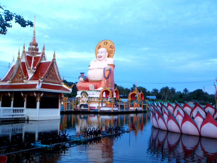 Храмовый комплекс Wat Plai Laem