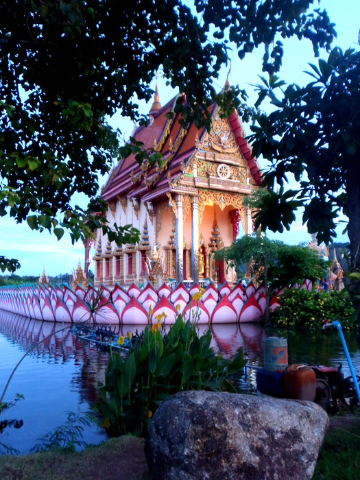 Храмовый комплекс Wat Plai Laem
