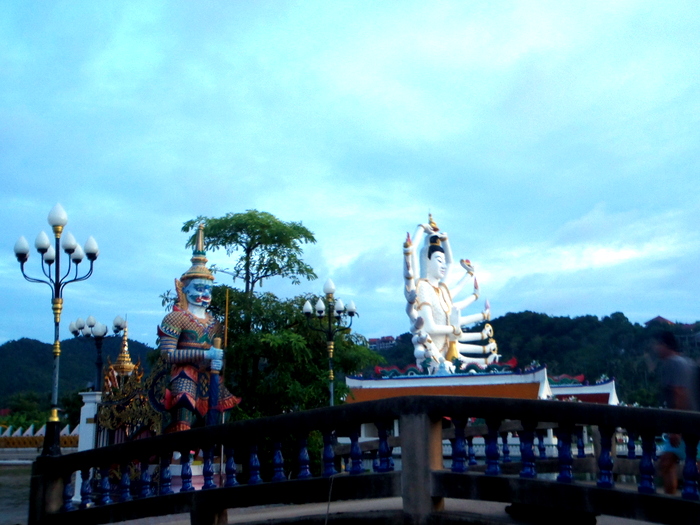 Храмовый комплекс Wat Plai Laem