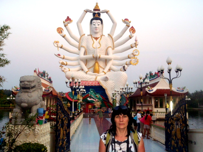 Храмовый комплекс Wat Plai Laem